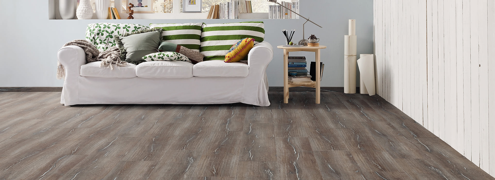 Ламинат Haro Tritty 100 Campus 4V Дуб Дюна Эспрессо 532787 фото в интерьере